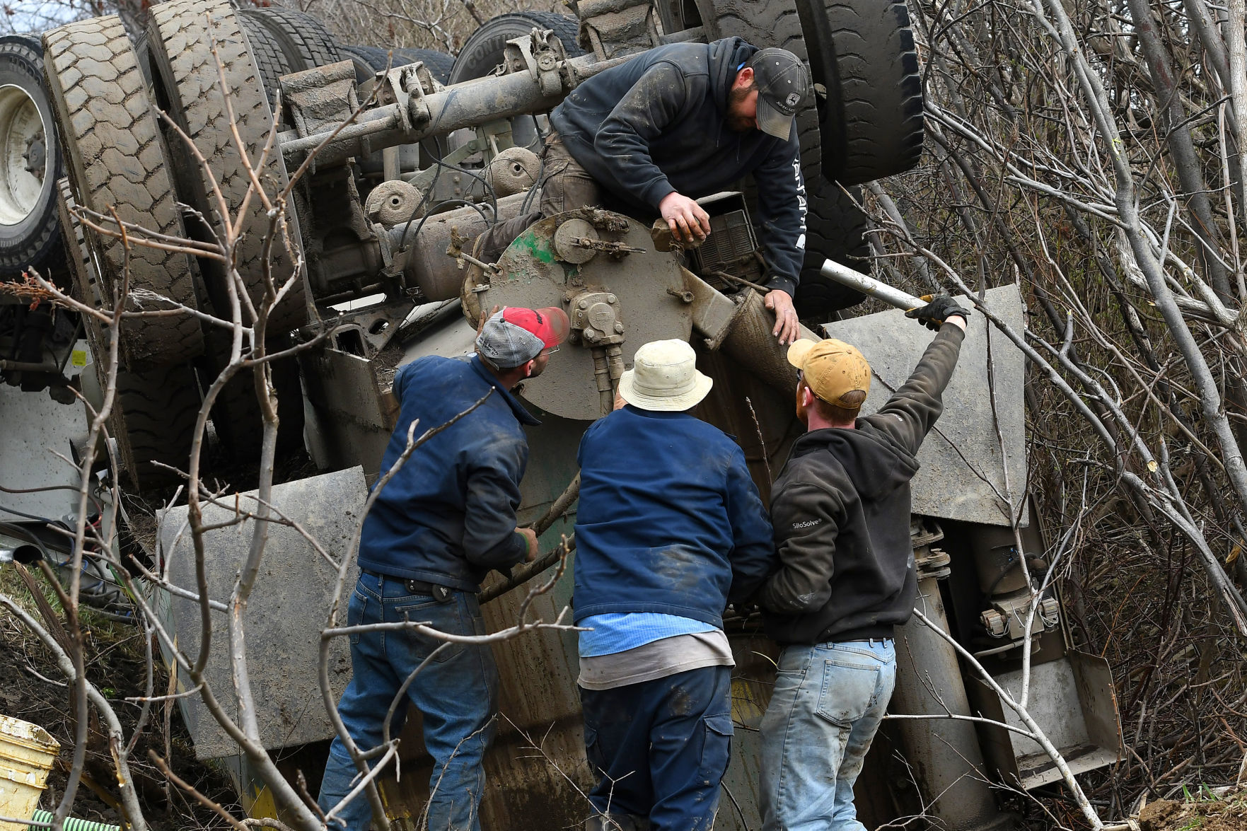 Manure Truck Rolloverl 6.JPG